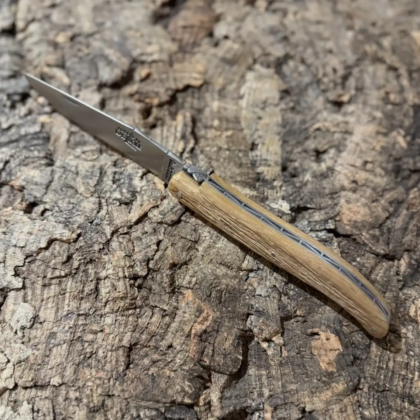 Couteau pliant guilloché en vieux Chêne