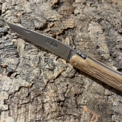 Couteau pliant guilloché en vieux Chêne