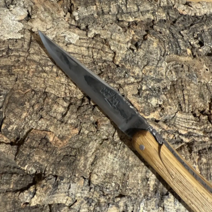 Couteau pliant guilloché en vieux Chêne & lame brute de forge