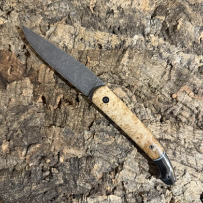 Le Passager « Custom » – Loupe d’érable Negundo stabilisée et teintée – Mitre fibre de Carbone