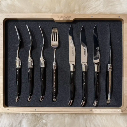 Coffret de 4 fourchettes & 4 couteaux – Corne de Buffle guilloché main