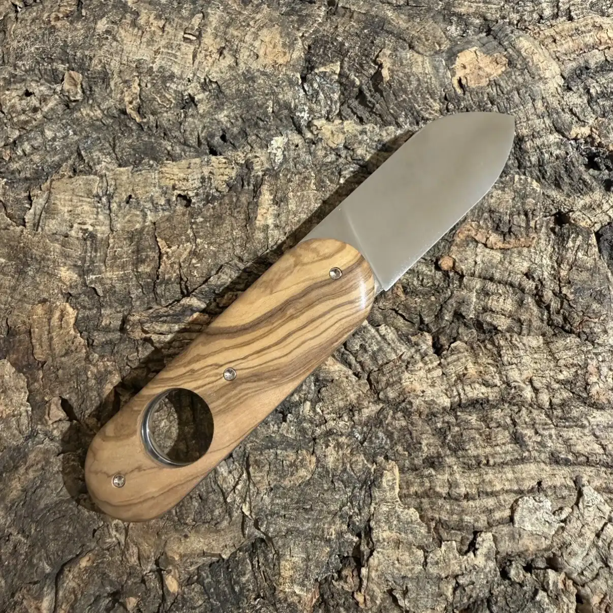 Le Cerbère coupe-cigare en Olivier